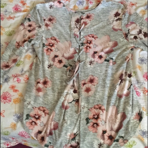 3 quarter long sleeve blouse - Picture 2 of 2